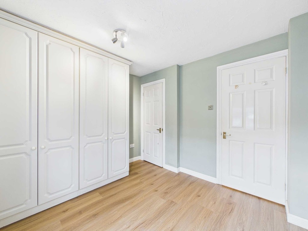 2 bed ground floor maisonette to rent in Ashdown Court, Oak Tree Way, Horsham  - Property Image 8