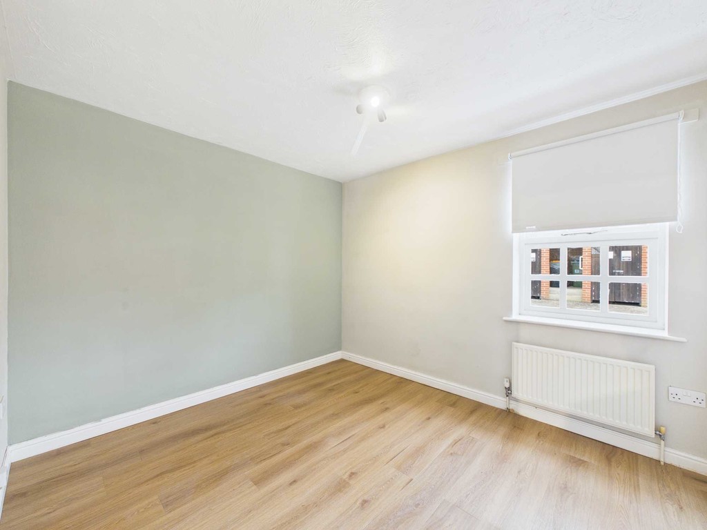 2 bed ground floor maisonette to rent in Ashdown Court, Oak Tree Way, Horsham  - Property Image 9