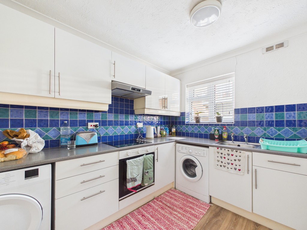 1 bed flat to rent in Bruce Avenue, Worthing  - Property Image 2