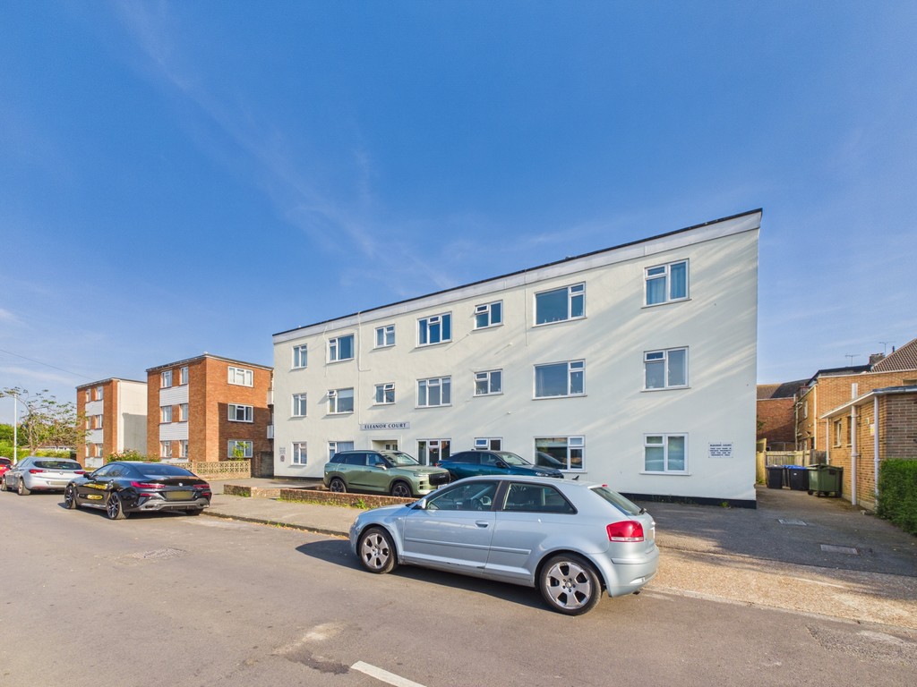 1 bed flat to rent in Bruce Avenue, Worthing - Property Image 1