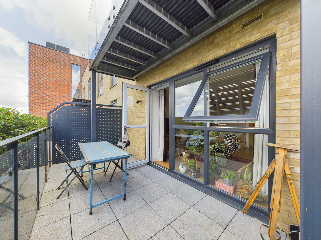Studio flat to rent in The Paperyard, Horsham  - Property Image 6