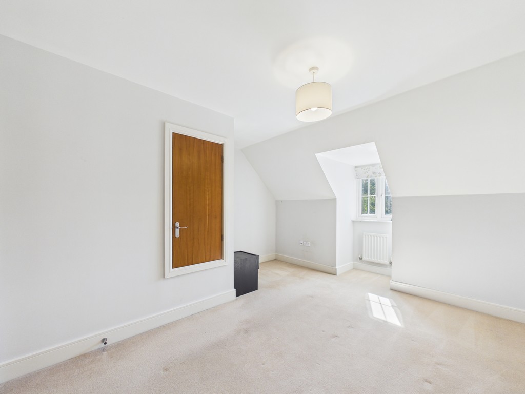 3 bed terraced house to rent in Wellswood, Haywards Heath  - Property Image 12