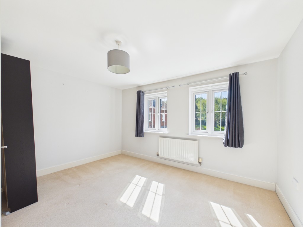 3 bed terraced house to rent in Wellswood, Haywards Heath  - Property Image 10