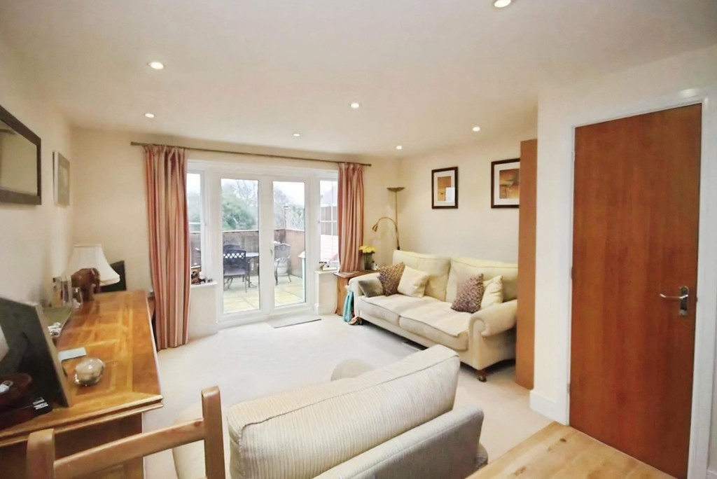 3 bed terraced house to rent in Wellswood, Haywards Heath - Property Image 3