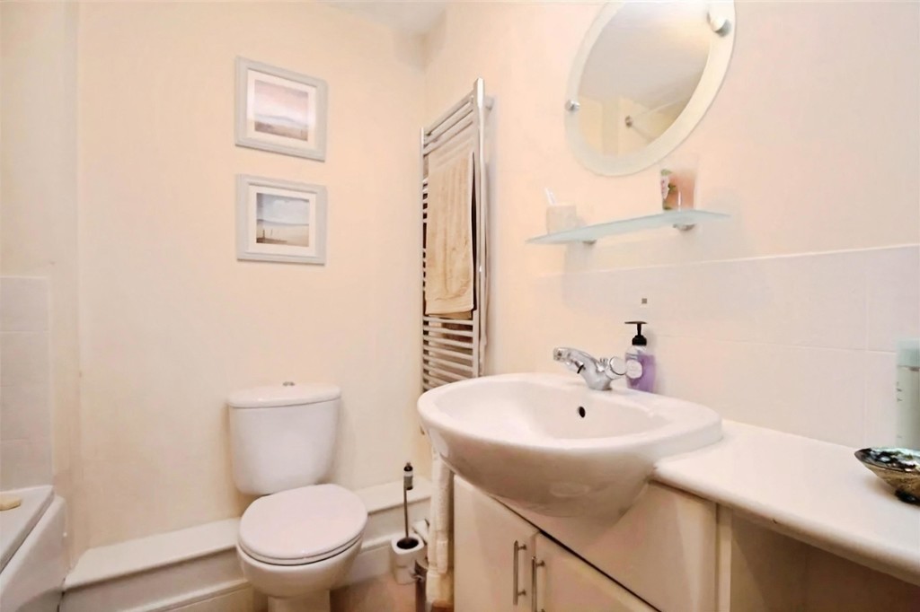 3 bed terraced house to rent in Wellswood, Haywards Heath - Property Image 7