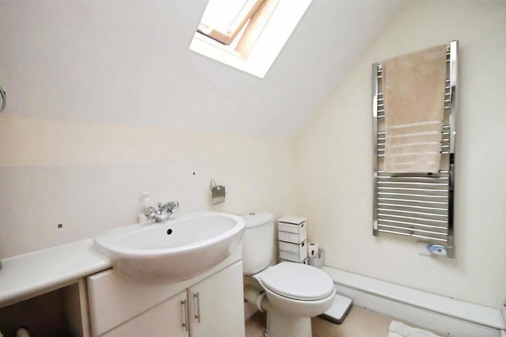 3 bed terraced house to rent in Wellswood, Haywards Heath - Property Image 9