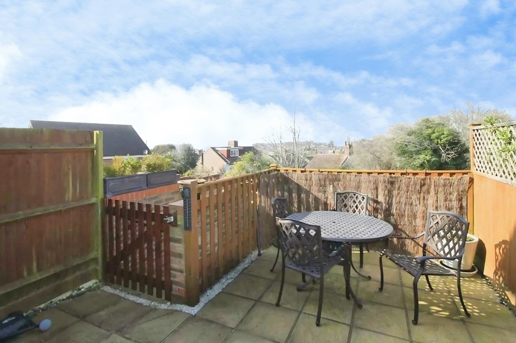 3 bed terraced house to rent in Wellswood, Haywards Heath - Property Image 4