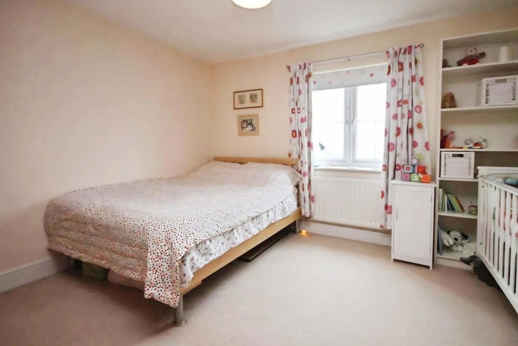 3 bed terraced house to rent in Wellswood, Haywards Heath - Property Image 8