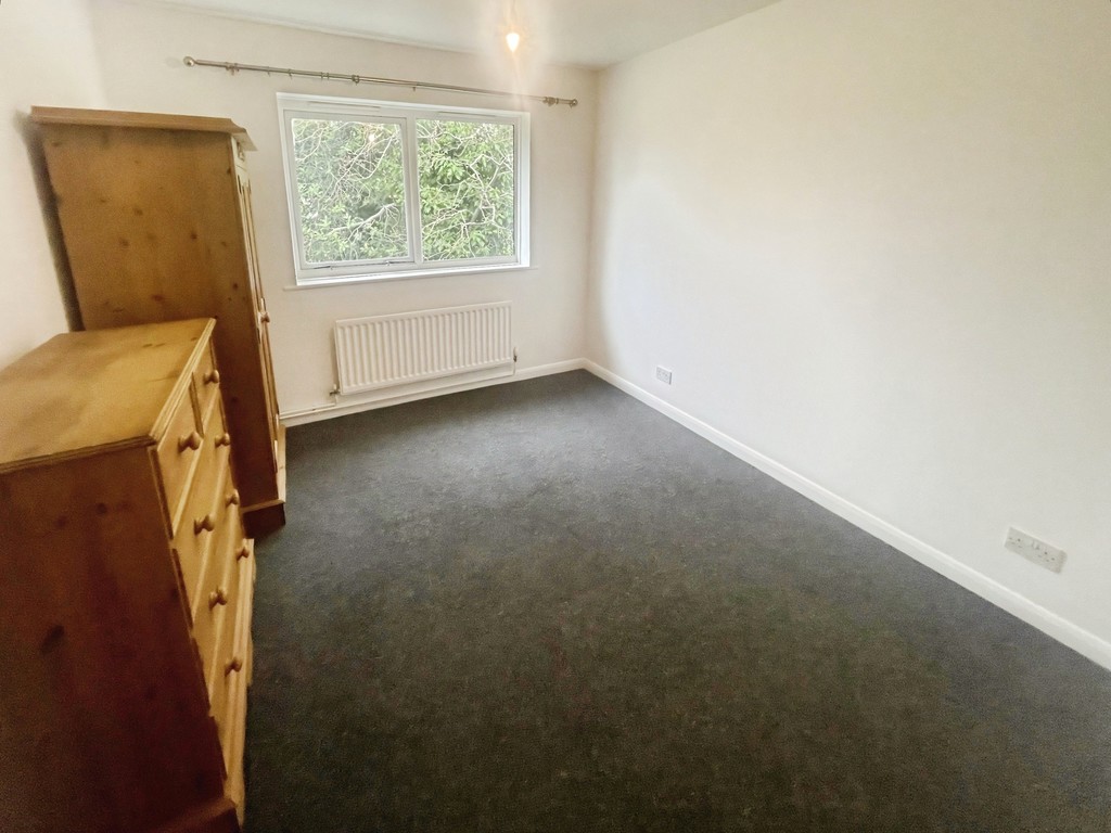 2 bed flat to rent in Laurel Walk, Horsham  - Property Image 4