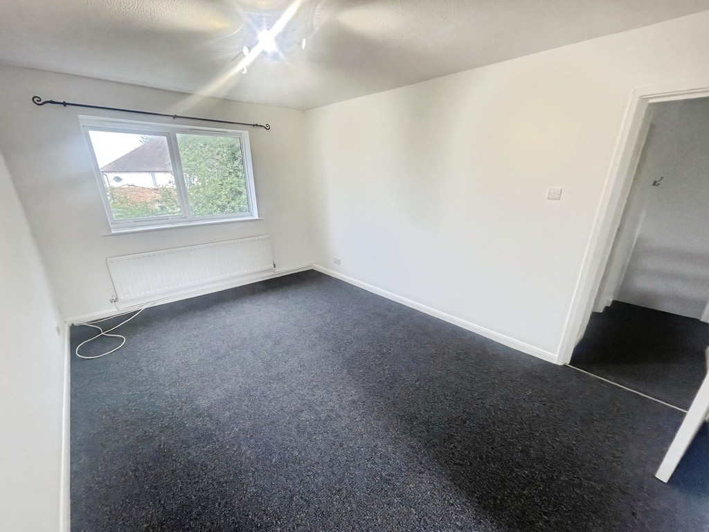 2 bed flat to rent in Laurel Walk, Horsham  - Property Image 3