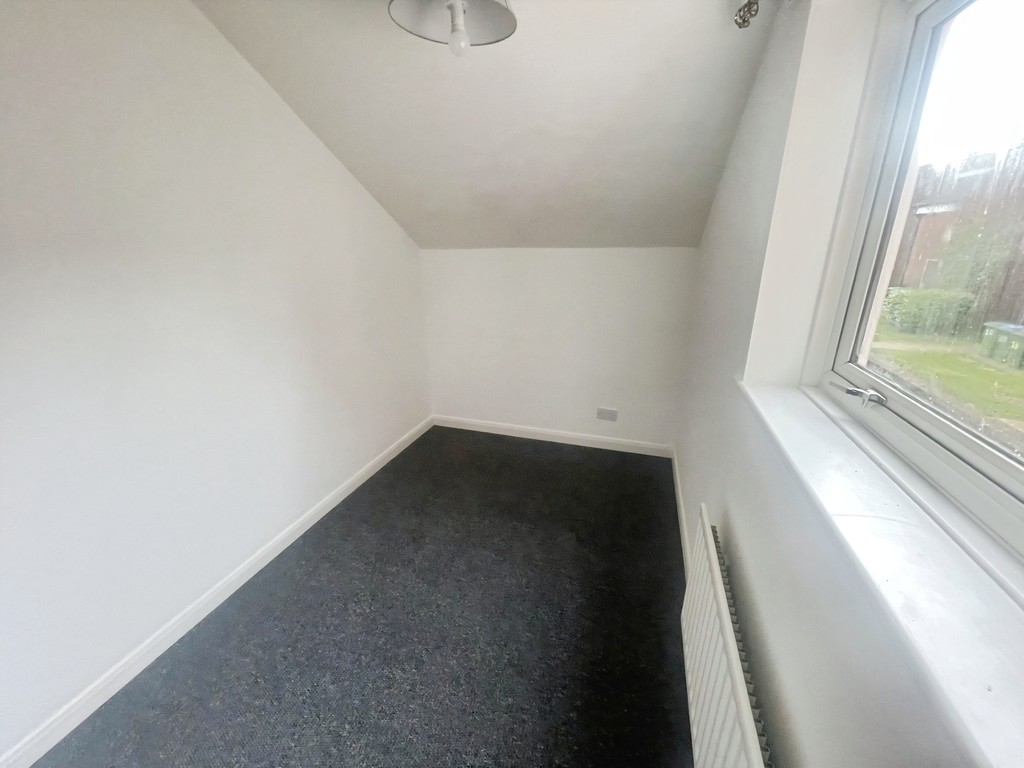 2 bed flat to rent in Laurel Walk, Horsham  - Property Image 5