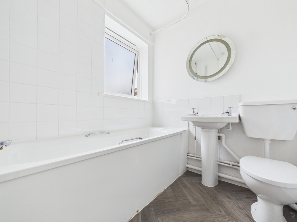 2 bed flat to rent in Laurel Walk, Horsham  - Property Image 10