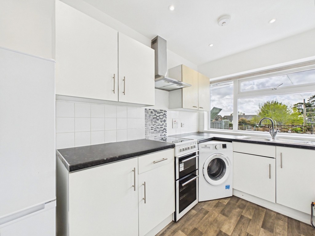 2 bed maisonette to rent in Fitzalan Road, Horsham - Property Image 1