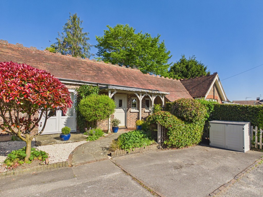 1 bed terraced bungalow to rent in Dairymans Cottages  - Property Image 1