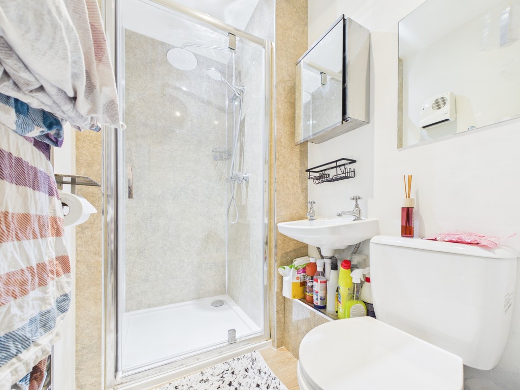 2 bed apartment to rent in Lower Tanbridge Way, Horsham  - Property Image 13