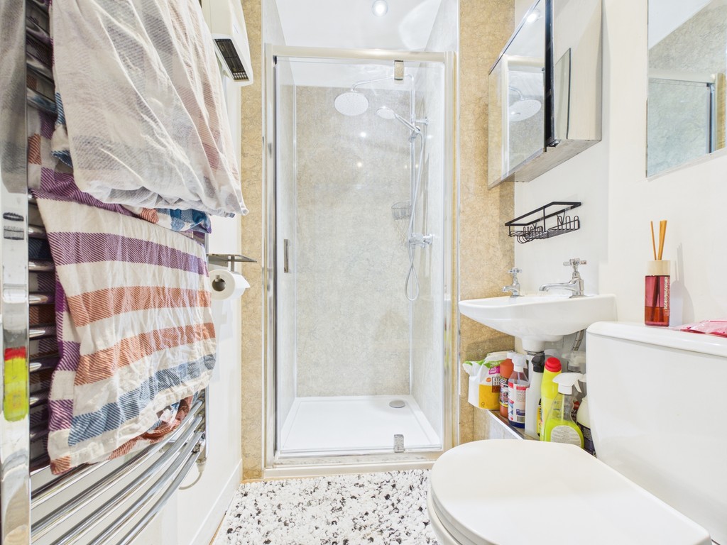 2 bed apartment to rent in Lower Tanbridge Way, Horsham  - Property Image 14