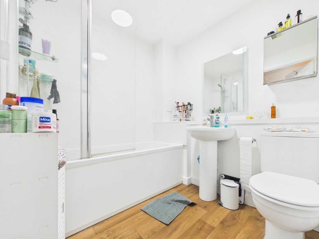 2 bed apartment to rent in Lower Tanbridge Way, Horsham  - Property Image 15