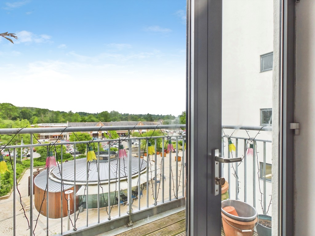 2 bed apartment to rent in Lower Tanbridge Way, Horsham  - Property Image 16
