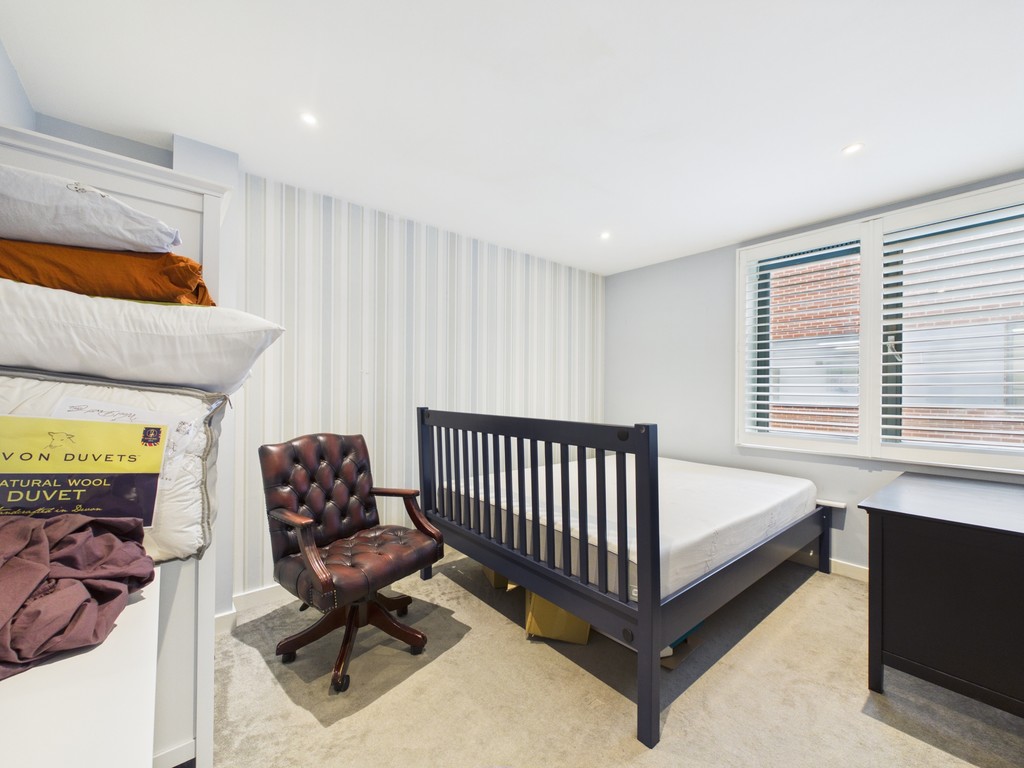 2 bed apartment to rent in Lower Tanbridge Way, Horsham  - Property Image 5