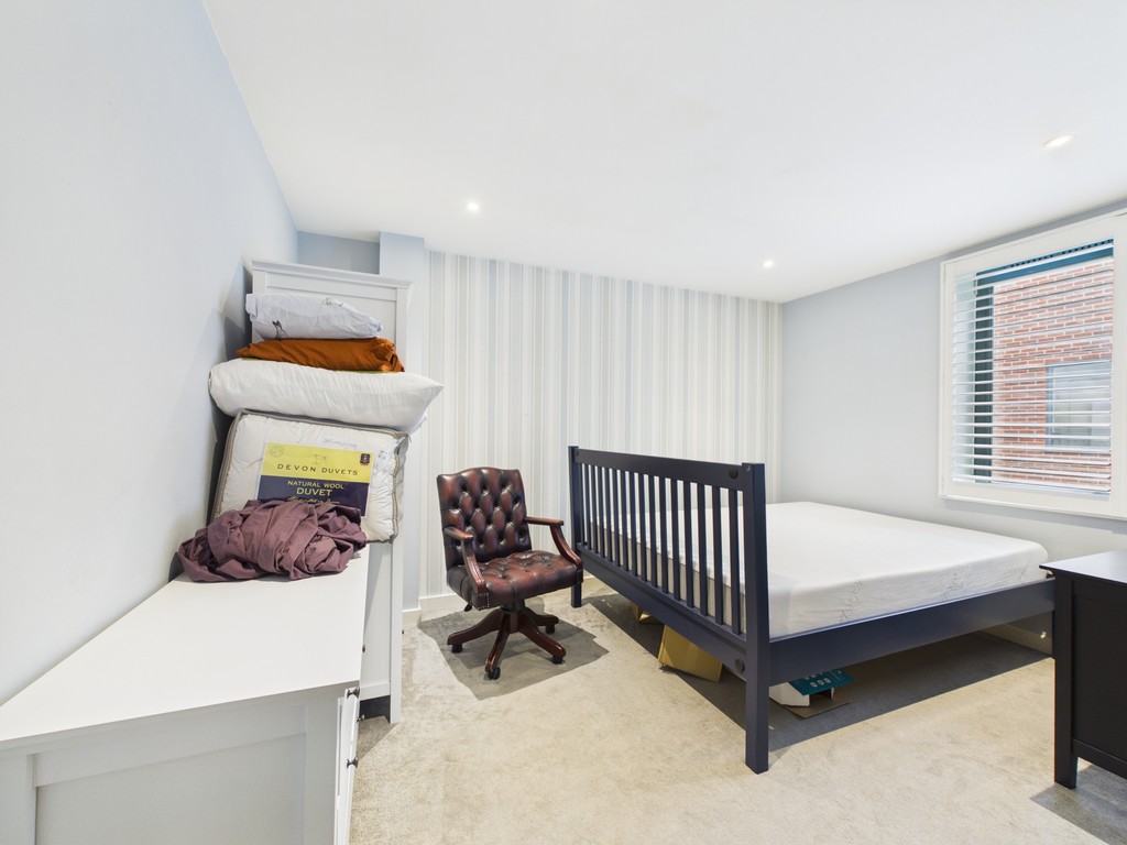 2 bed apartment to rent in Lower Tanbridge Way, Horsham  - Property Image 6