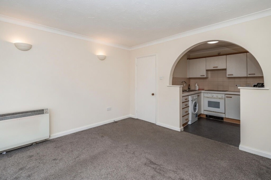 1 bed flat to rent in Westwood Road, Southampton  - Property Image 2
