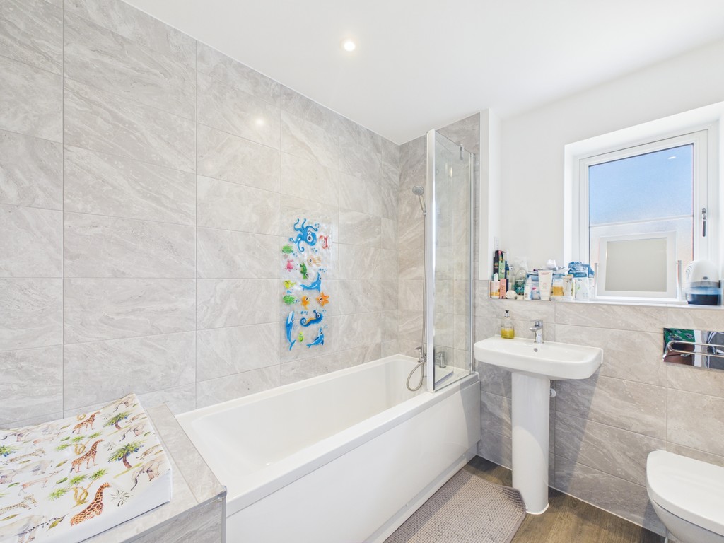 4 bed detached house to rent in Rookfield Road, Faygate  - Property Image 15