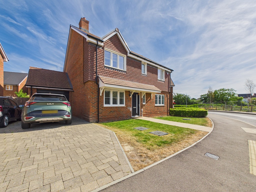 4 bed detached house to rent in Rookfield Road, Faygate  - Property Image 17