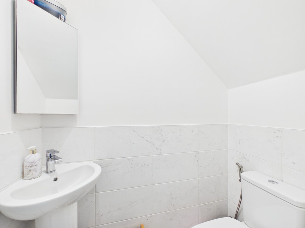 4 bed detached house to rent in Rookfield Road, Faygate  - Property Image 4
