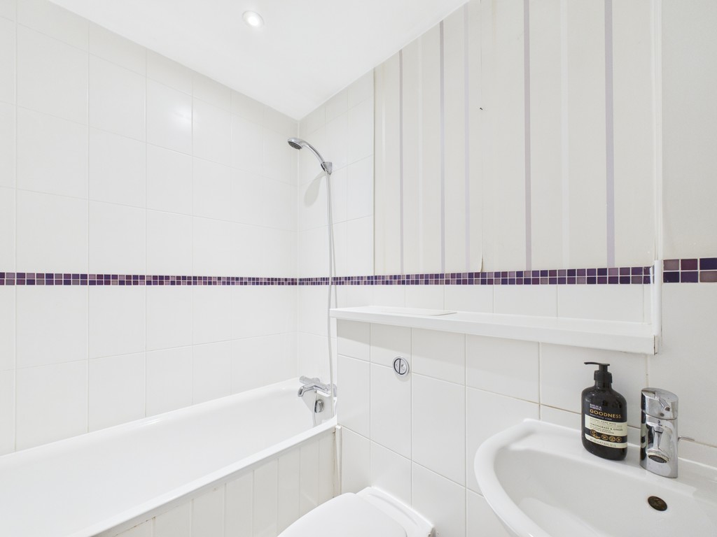2 bed end of terrace house to rent in Roundway, Haywards Heath  - Property Image 10