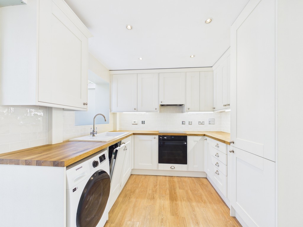 2 bed end of terrace house to rent in Roundway, Haywards Heath  - Property Image 2