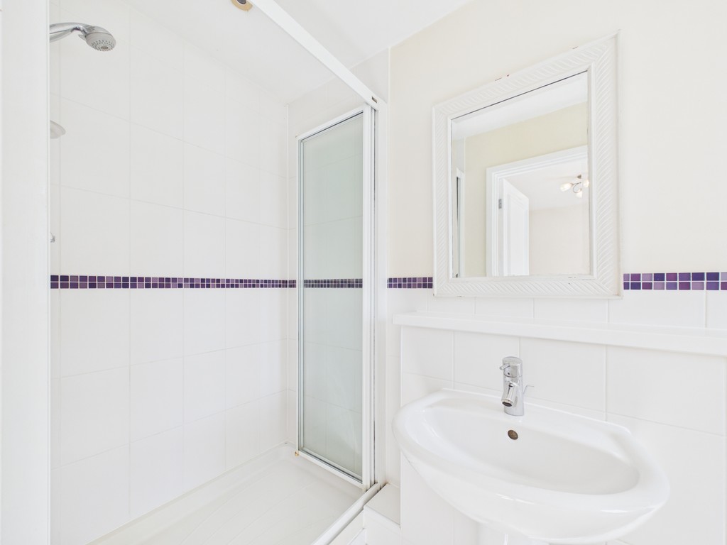 2 bed end of terrace house to rent in Roundway, Haywards Heath  - Property Image 8