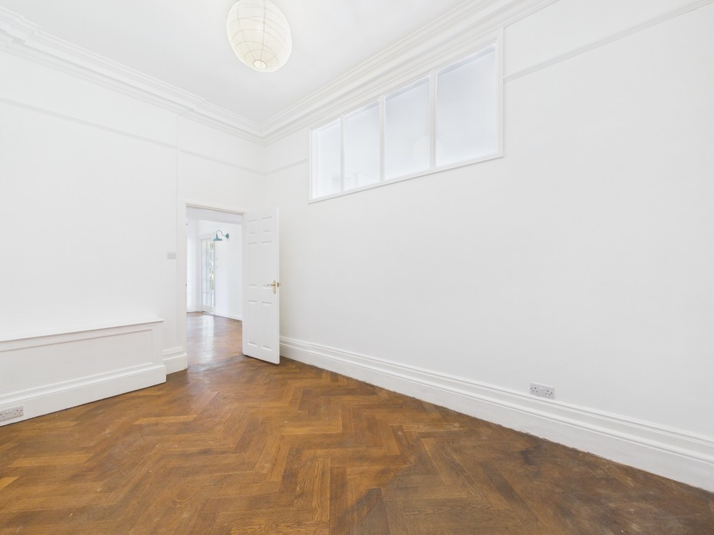 2 bed ground floor maisonette to rent in Mayes Park House, Warnham  - Property Image 6