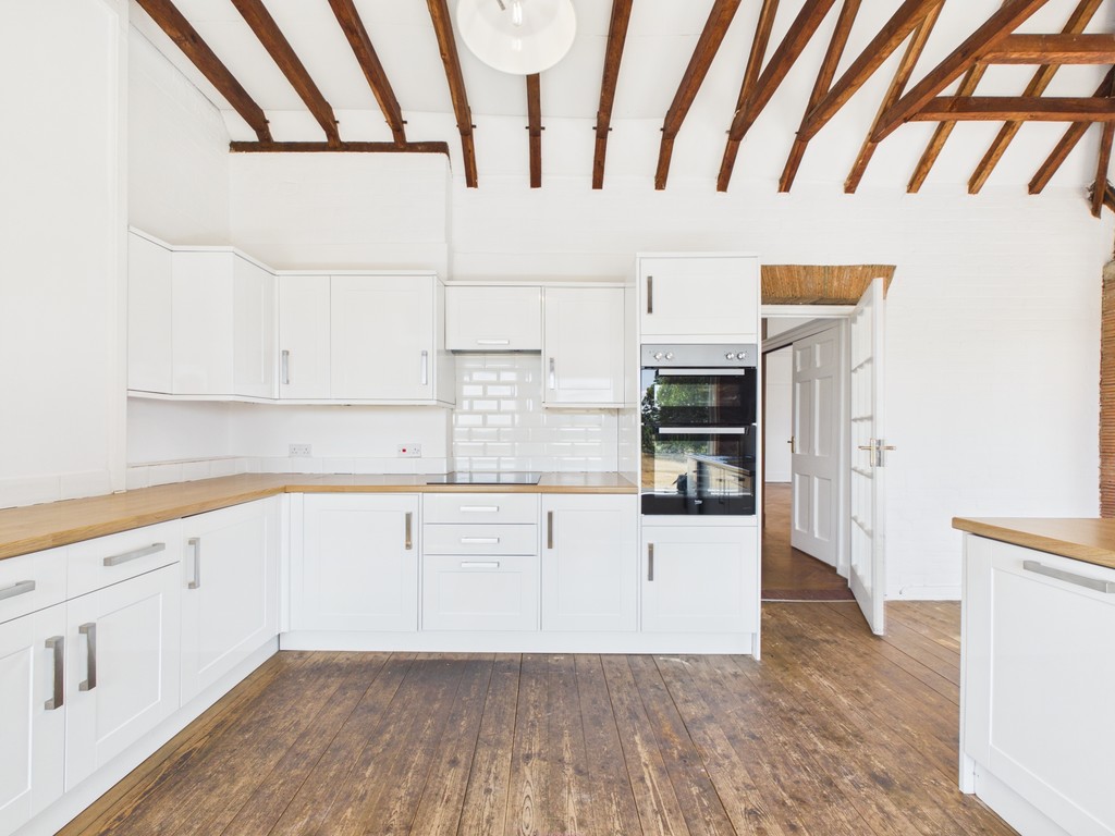 2 bed ground floor maisonette to rent in Mayes Park House, Warnham  - Property Image 15