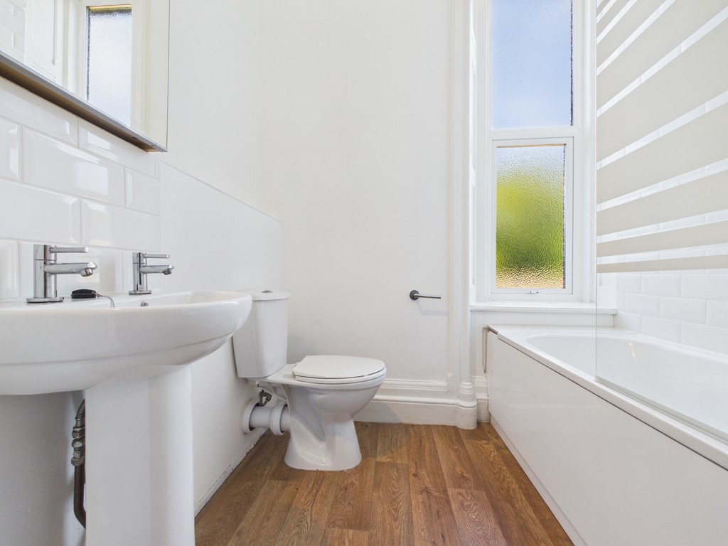 2 bed ground floor maisonette to rent in Mayes Park House, Warnham  - Property Image 7