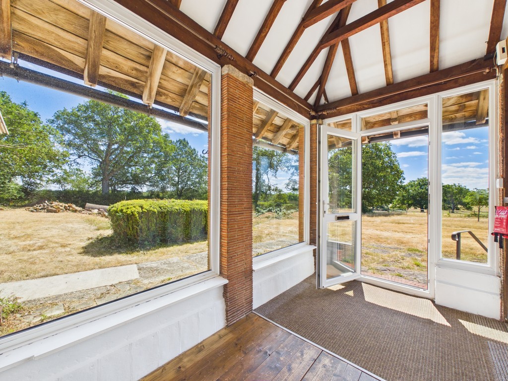 2 bed ground floor maisonette to rent in Mayes Park House, Warnham  - Property Image 9