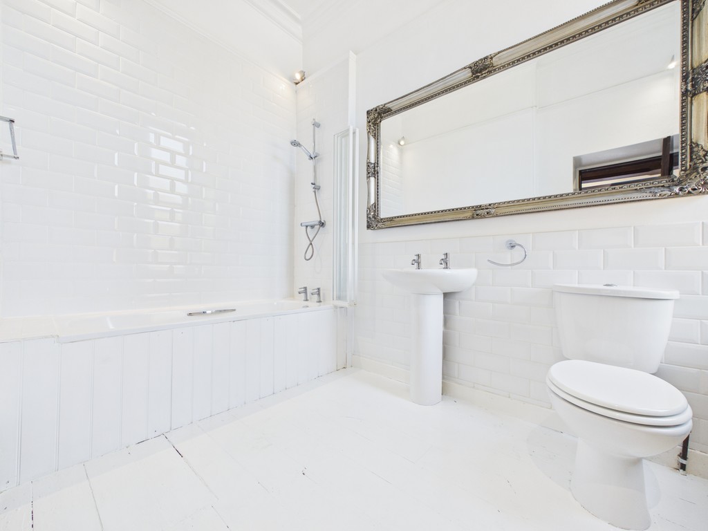 2 bed ground floor maisonette to rent in Mayes Park House, Warnham  - Property Image 8