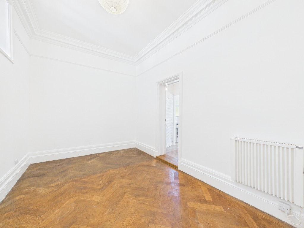 2 bed ground floor maisonette to rent in Mayes Park House, Warnham  - Property Image 12