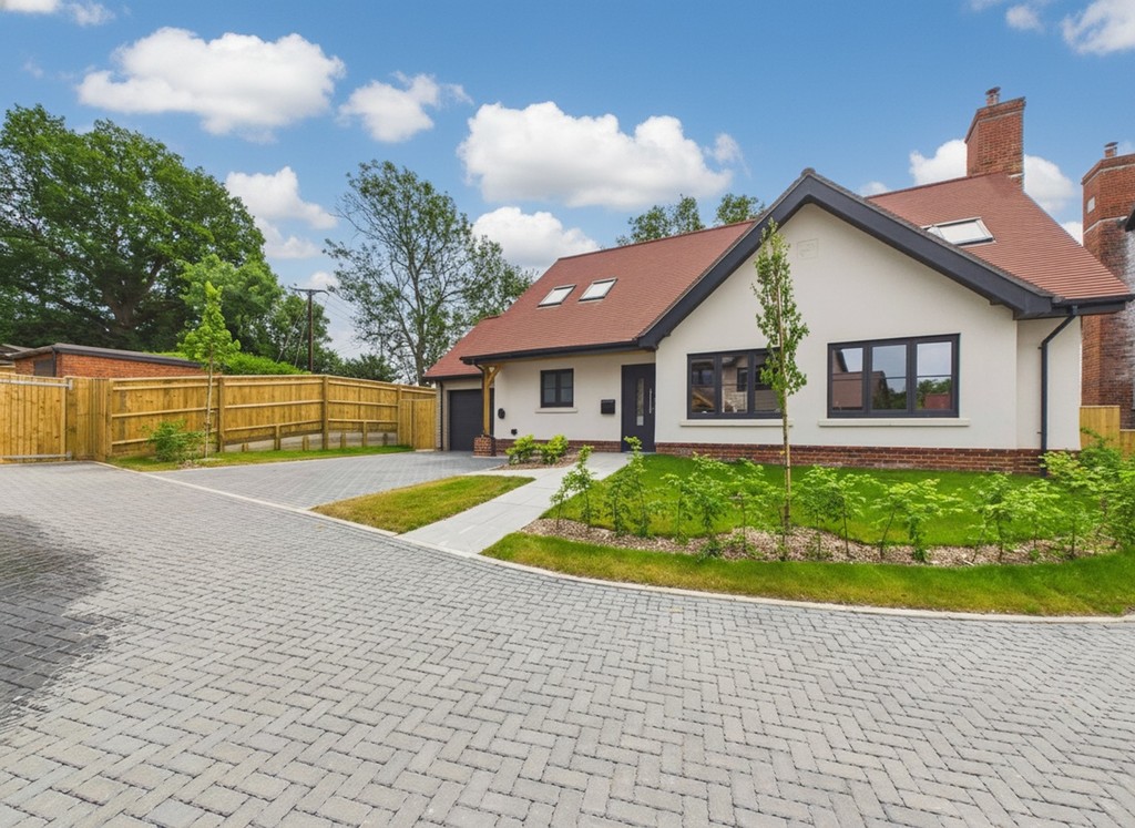 4 bed detached house to rent in Coolhurst Close, Monks Gate  - Property Image 13