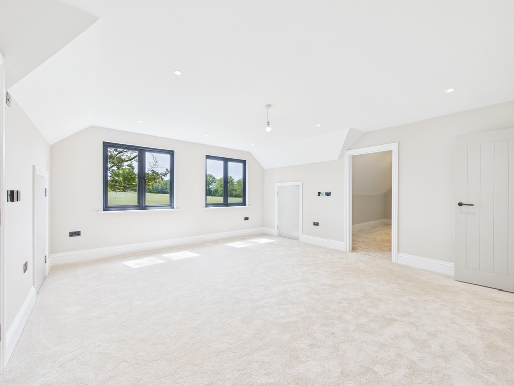 4 bed detached house to rent in Coolhurst Close, Monks Gate  - Property Image 8