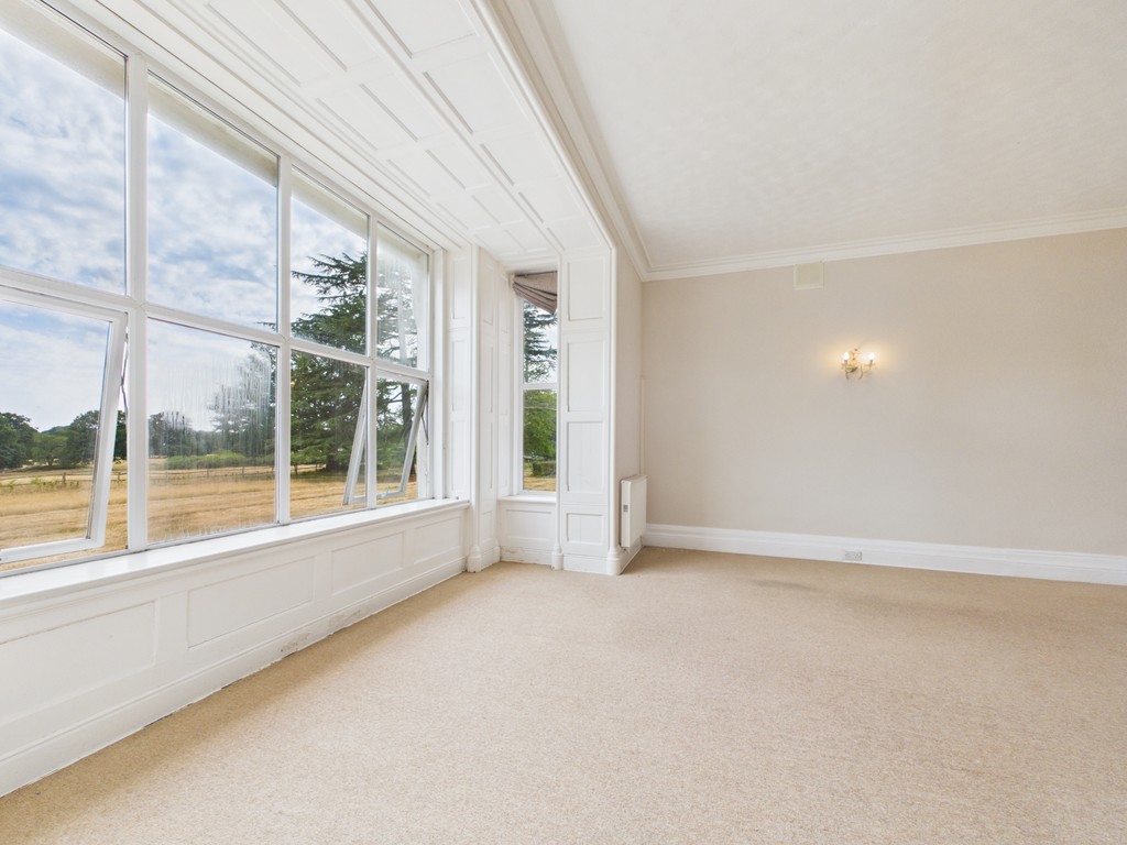 3 bed ground floor flat to rent in Mayes Park House, Warnham  - Property Image 3