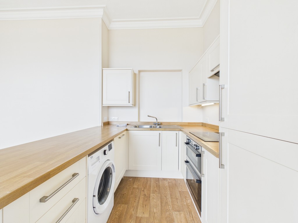 3 bed ground floor flat to rent in Mayes Park House, Warnham  - Property Image 2