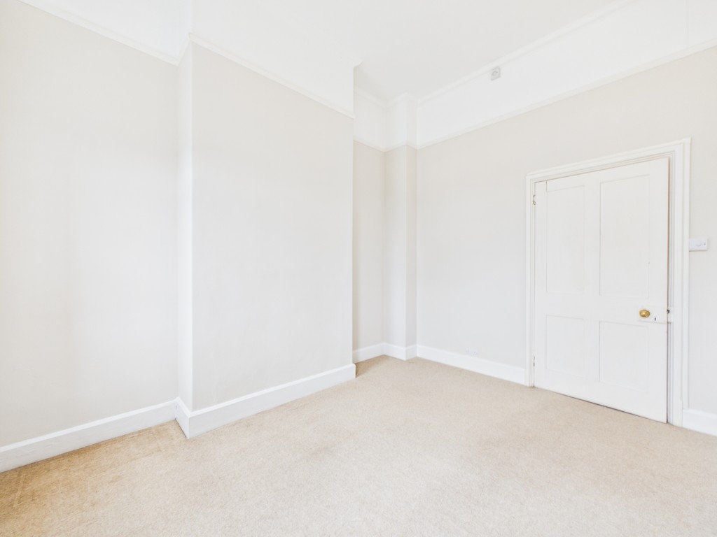 3 bed ground floor flat to rent in Mayes Park House, Warnham  - Property Image 6