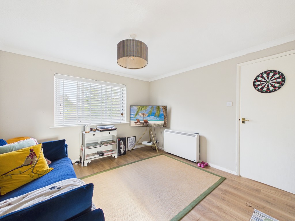 1 bed maisonette to rent in Windsor Close, Southwater  - Property Image 4