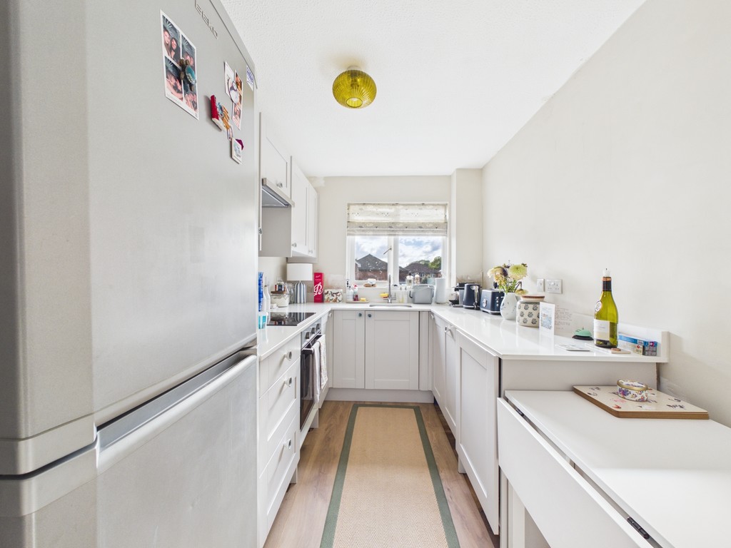 1 bed maisonette to rent in Windsor Close, Southwater  - Property Image 2