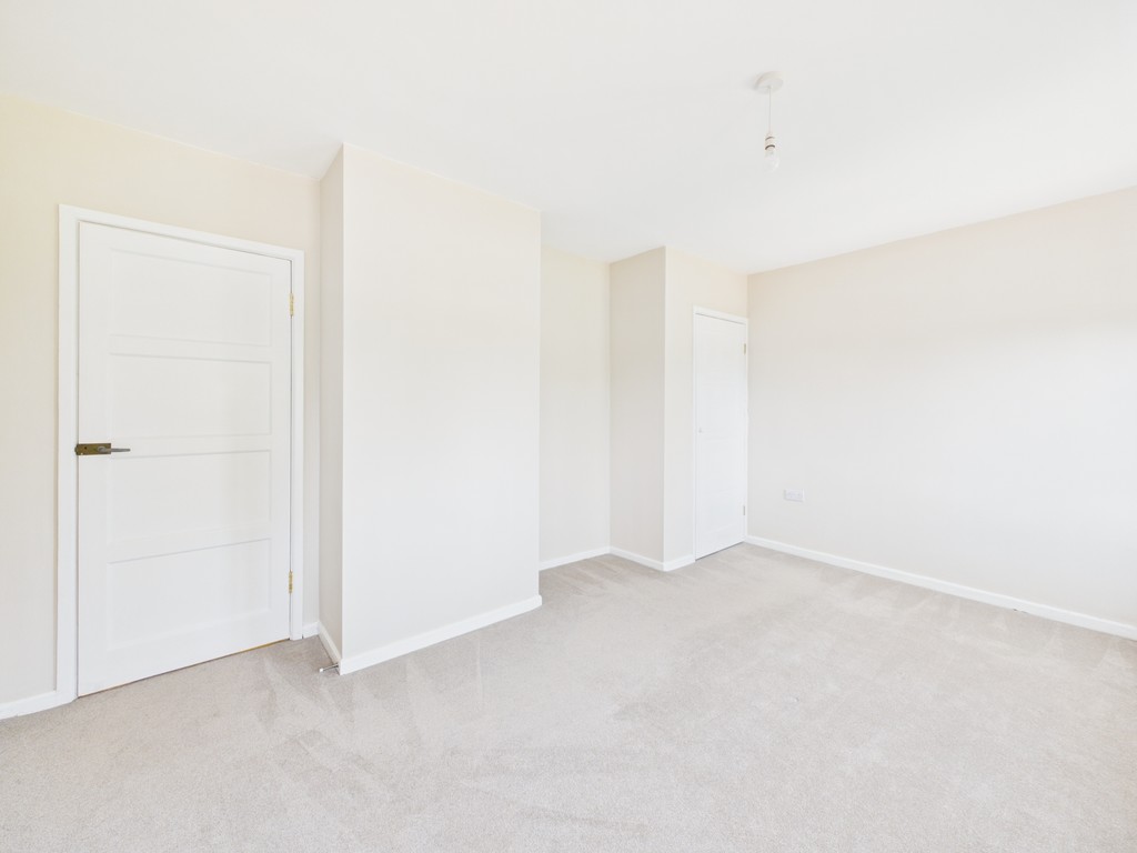 3 bed ground floor flat to rent in Mayes Park House, Warnham  - Property Image 9