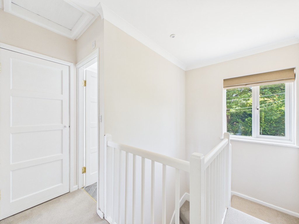 3 bed ground floor flat to rent in Mayes Park House, Warnham  - Property Image 11