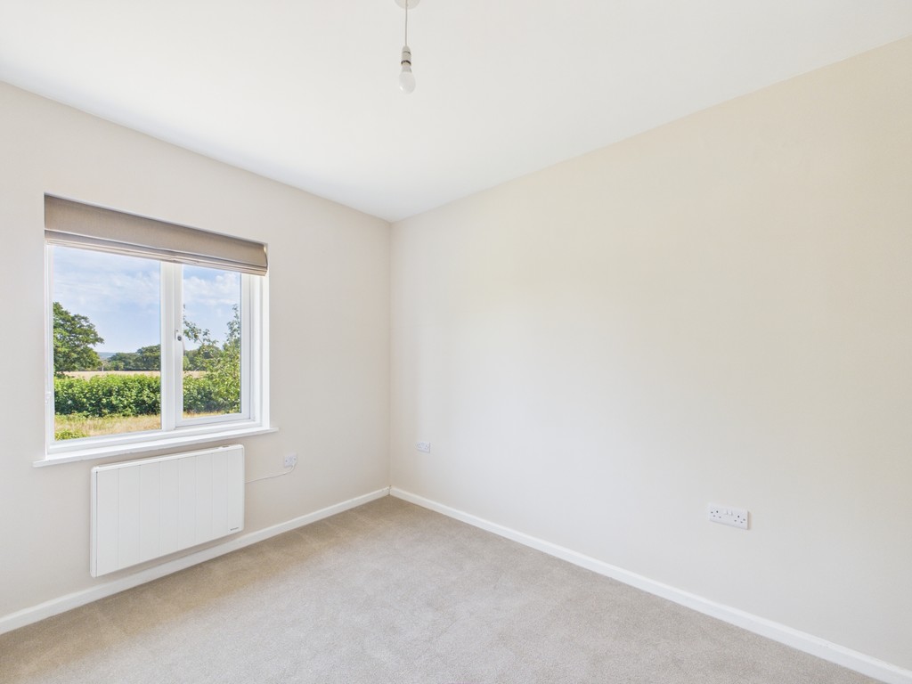 3 bed ground floor flat to rent in Mayes Park House, Warnham  - Property Image 10