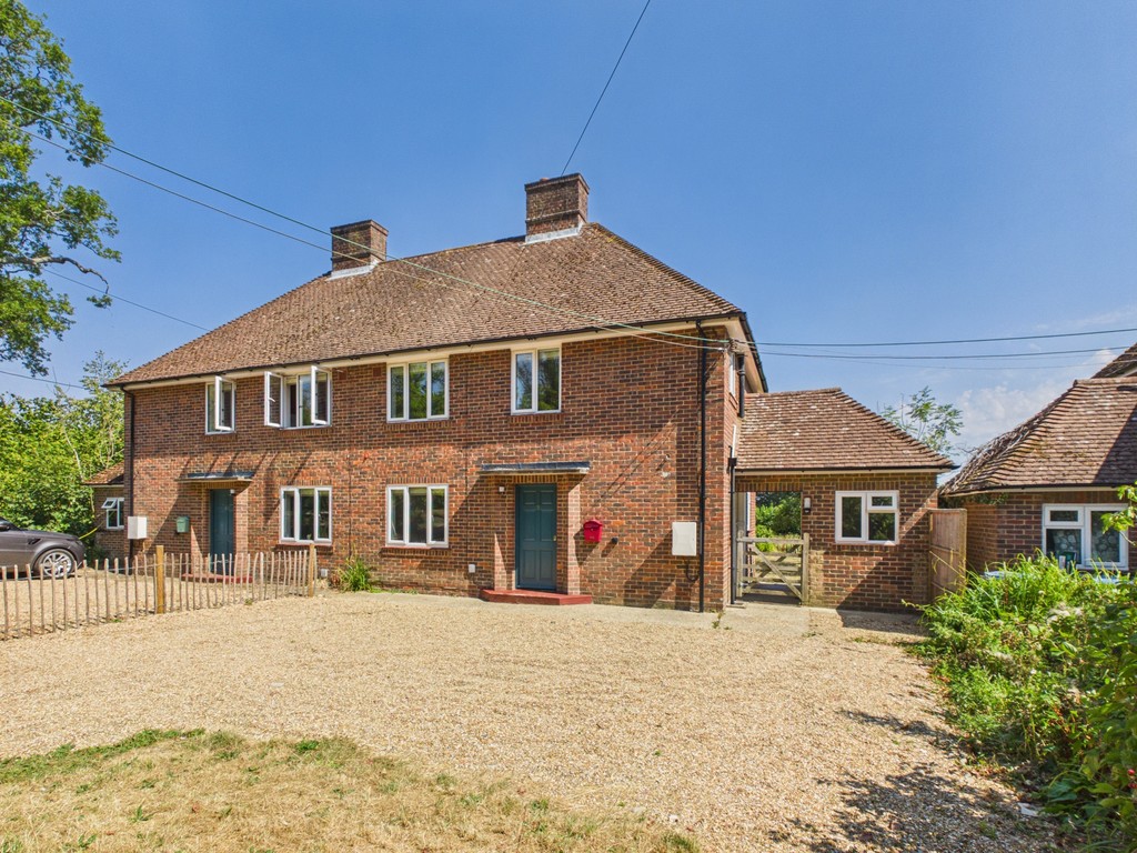 3 bed ground floor flat to rent in Mayes Park House, Warnham