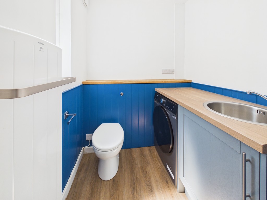 3 bed ground floor flat to rent in Mayes Park House, Warnham  - Property Image 13