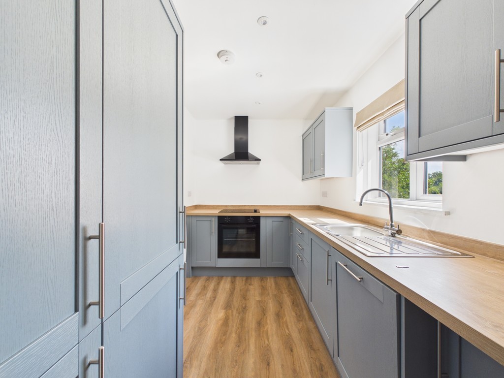 3 bed ground floor flat to rent in Mayes Park House, Warnham  - Property Image 2